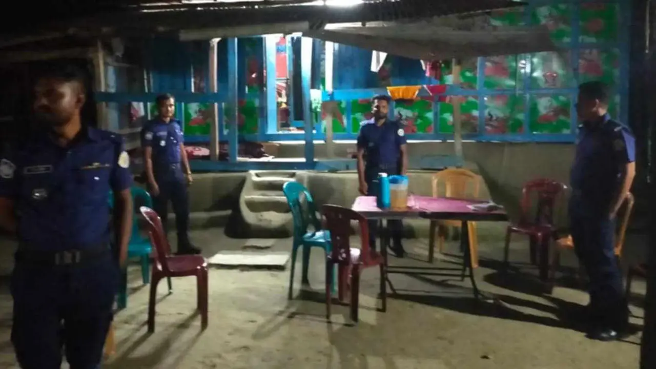 সেই মন্টু চন্দ্র দাসের বাড়িতে পুলিশ মোতায়েন