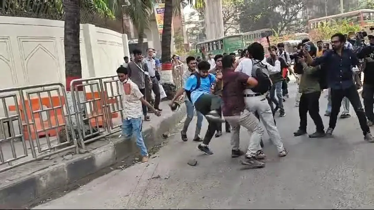 নিপীড়নবিরোধী পদযাত্রায় সংঘর্ষ : সহকারী পুলিশ কমিশনার আহত