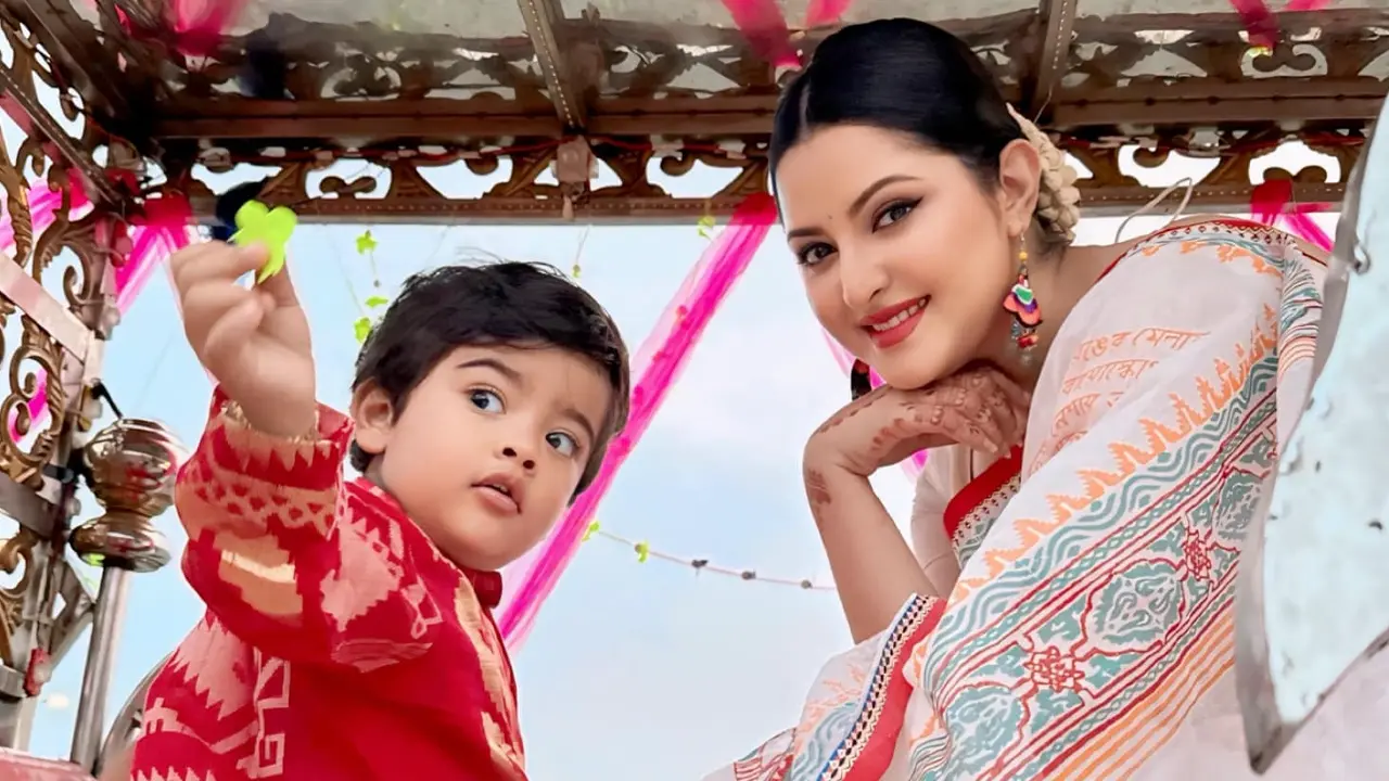 ছেলের সঙ্গে ‘প্রজাপতি খেলা’য় পরীমণি