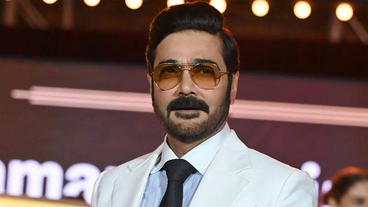 বলিউডে প্রযোজকের ভূমিকায় প্রসেনজিৎ!