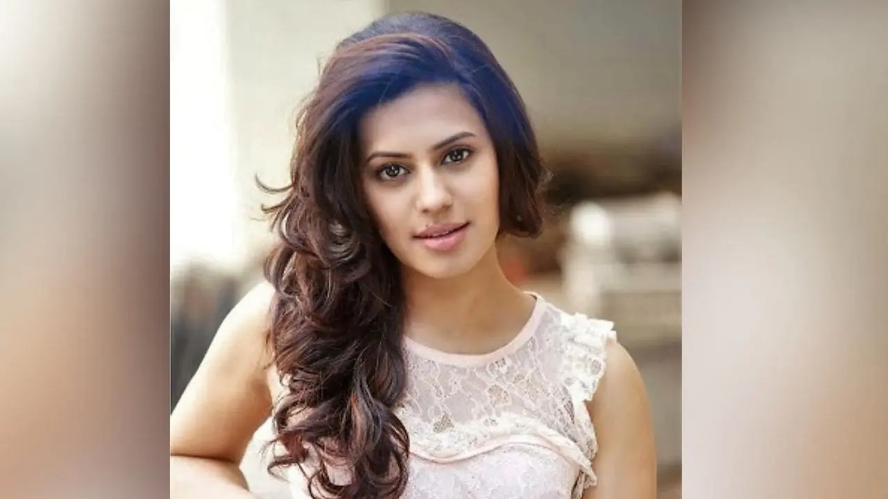 ১৩৮ কোটি দিয়ে কারখানা খুলতে চেয়েছিলেন সোনা পাচারে অভিযুক্ত নায়িকা