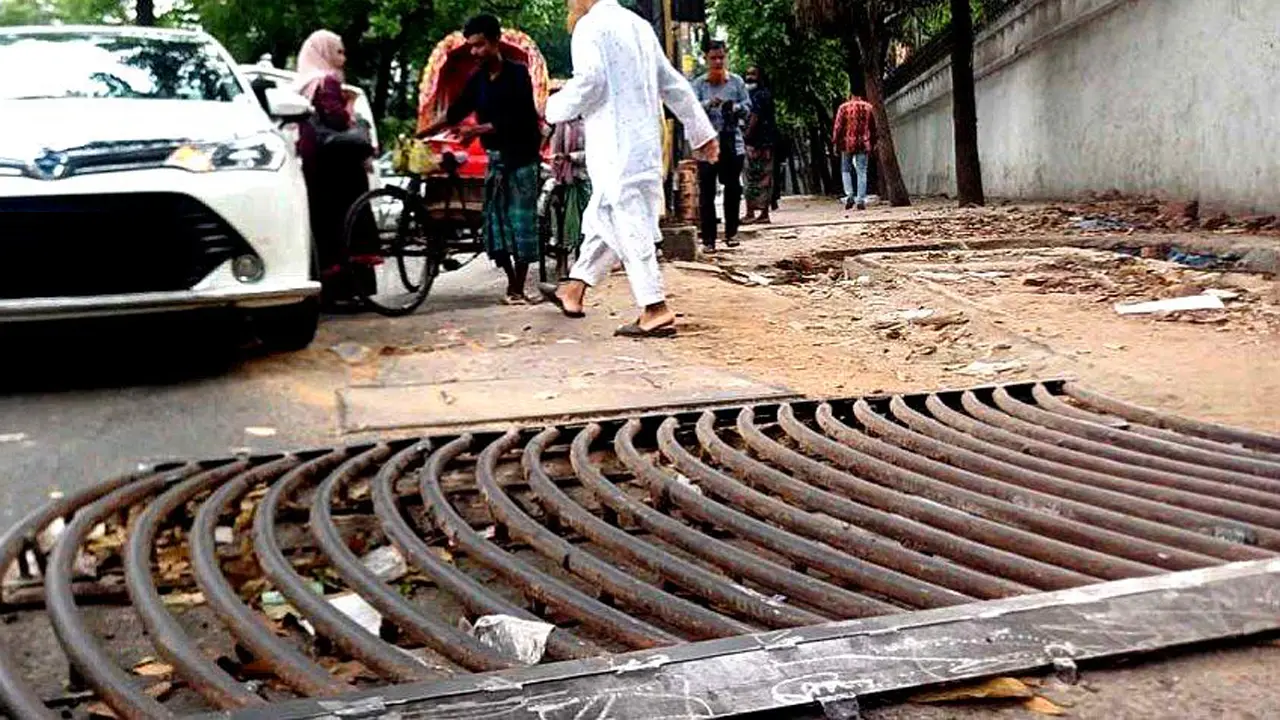 ঢাকার সড়কে রিকশা নিয়ন্ত্রণে পরীক্ষামূলক ‘ট্র্যাপার’ স্থাপন