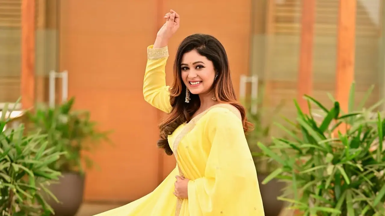 রঙিন বসন্তে কীসের ইঙ্গিত দিলেন ঋতাভরী