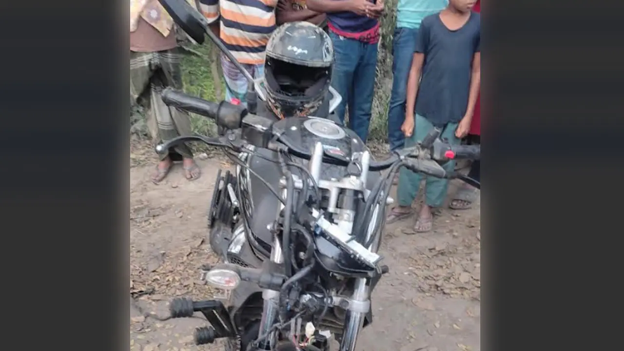 লরিতে মোটরসাইকেলের ধাক্কায় শ্যালক নিহত, ভগ্নিপতি আহত