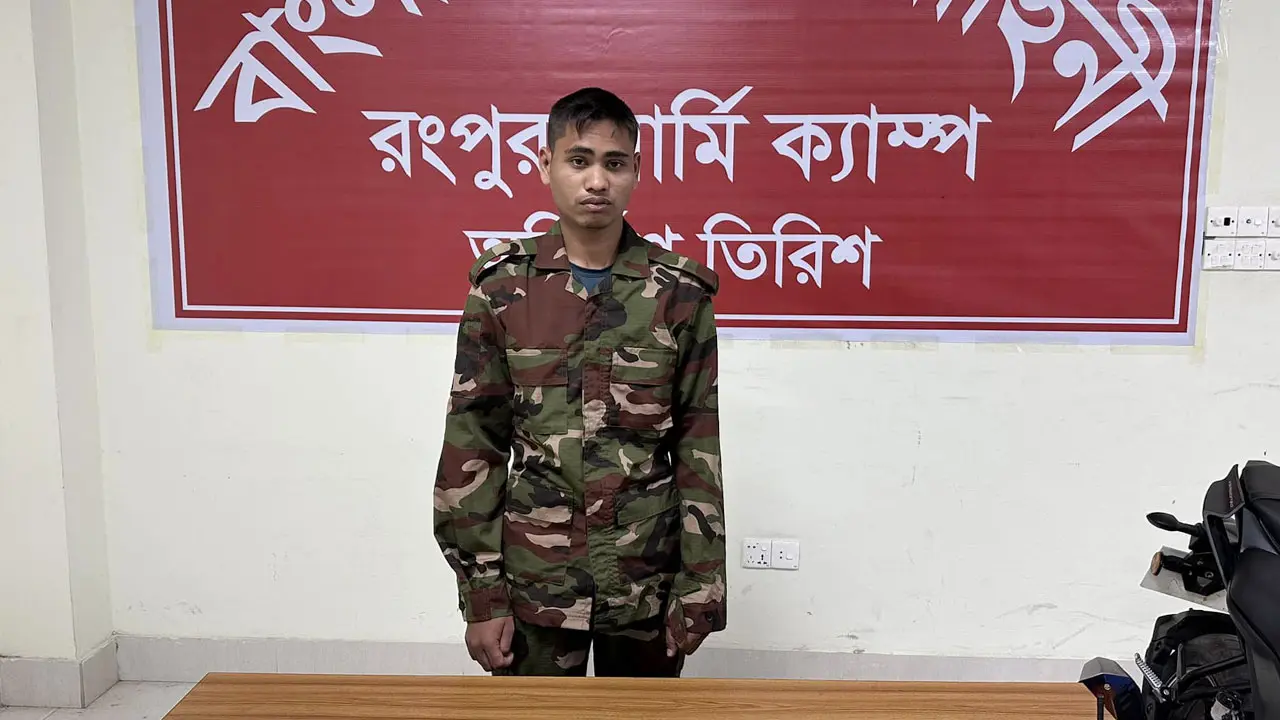 ঈদের কেনাকাটা করতে গিয়ে ভুয়া মেজর ধরা 