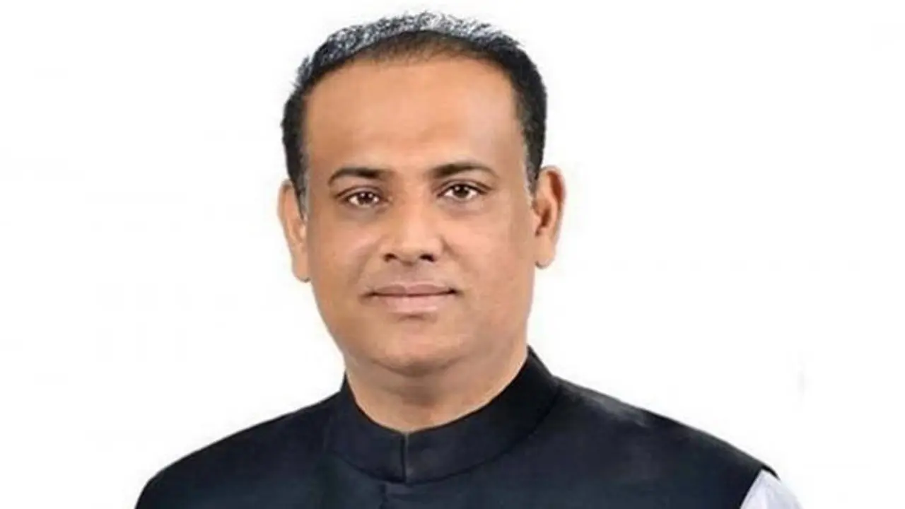 সাবেক ভূমিমন্ত্রীর ১০২ কোটি টাকার শেয়ার ফ্রিজ, ৯৫৭ বিঘা জমি ক্রোক