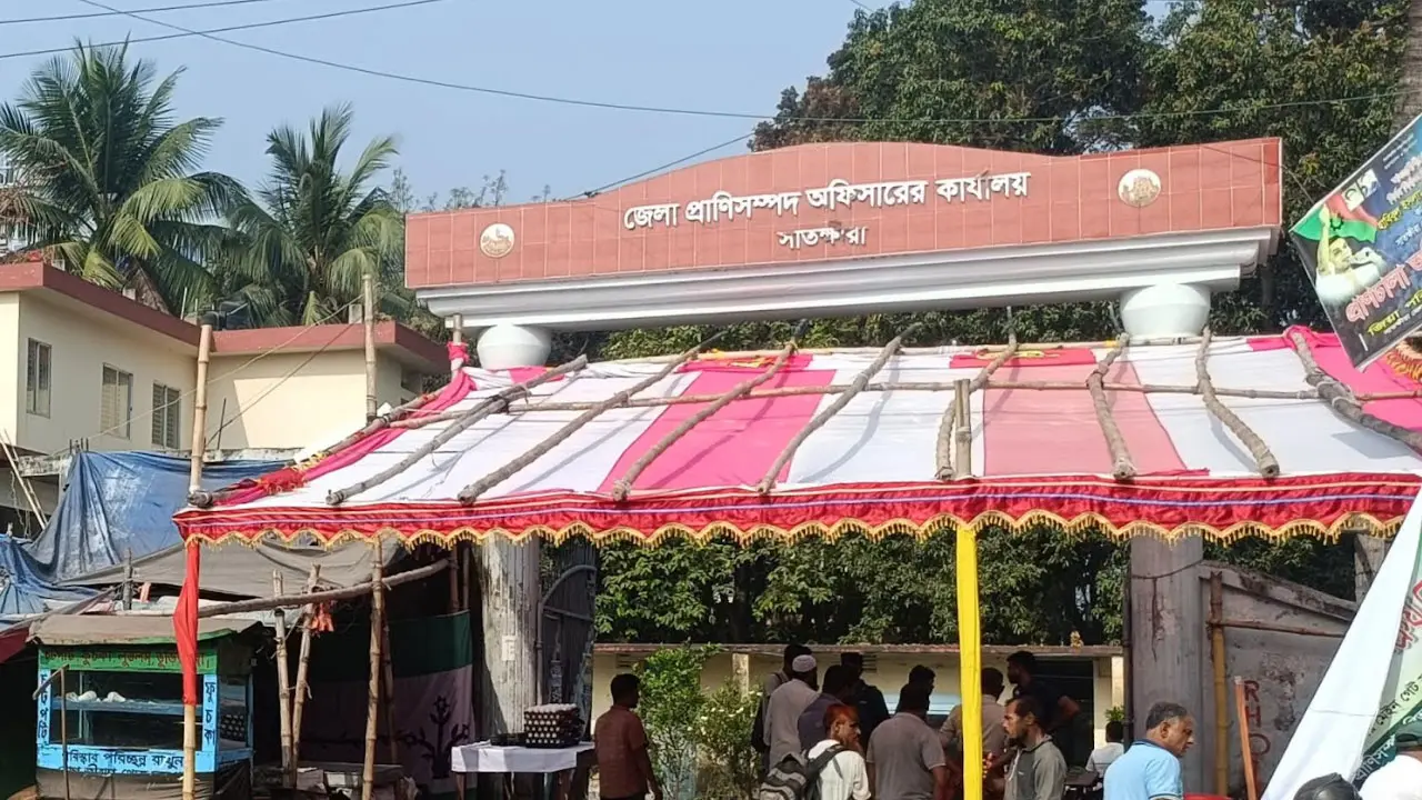 ডাক্তার ছাড়াই চলছে সাতক্ষীরা সদর প্রাণিসম্পদ অফিস