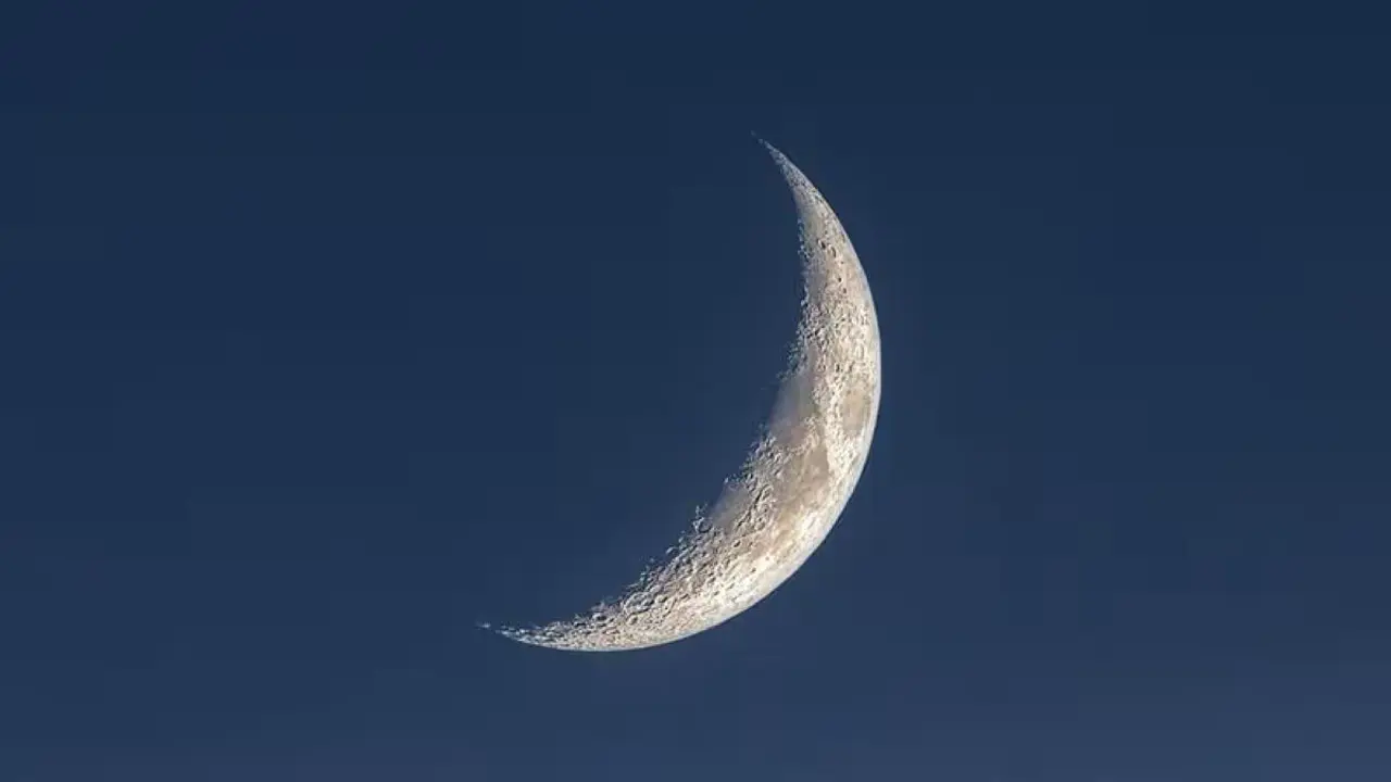 চাঁদ দেখা গেছে, সৌদিতে ঈদ রোববার