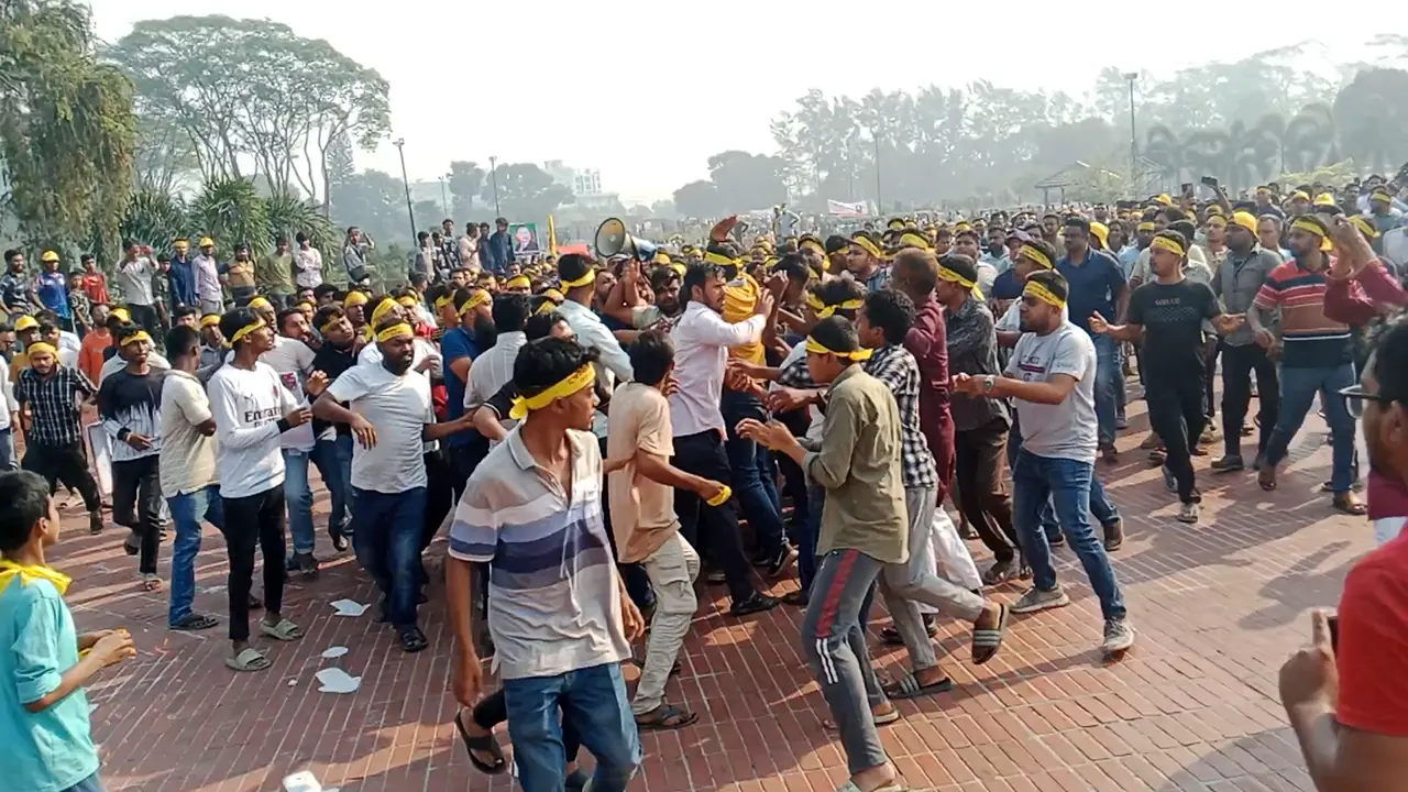 স্মৃতিসৌধে স্বেচ্ছাসেবক দলের দুই পক্ষের মারামারি