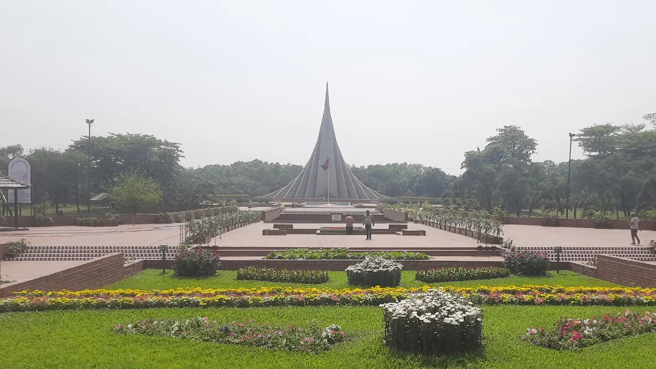 বীর শহীদদের প্রতি শ্রদ্ধা জানাতে প্রস্তুত জাতীয় স্মৃতিসৌধ