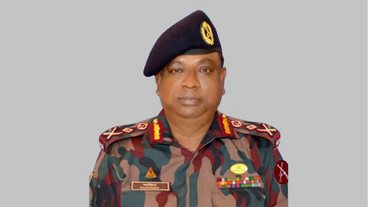স্ত্রীসহ সাবেক বিজিবি প্রধান সাফিনুল ইসলামের দেশত্যাগে নিষেধাজ্ঞা