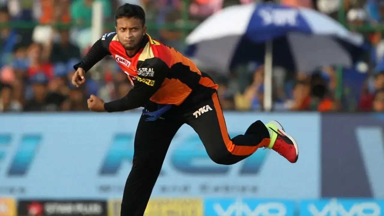 আইপিএলে ৩ ফ্র্যাঞ্চাইজির জন্য অপেক্ষায় সাকিব