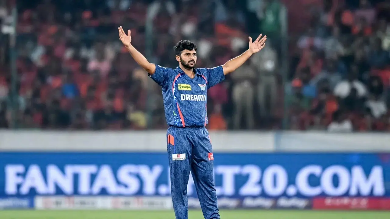 নিলামে অবিক্রীত থেকে সর্বোচ্চ উইকেটশিকারী, উড়ছেন শার্দুল