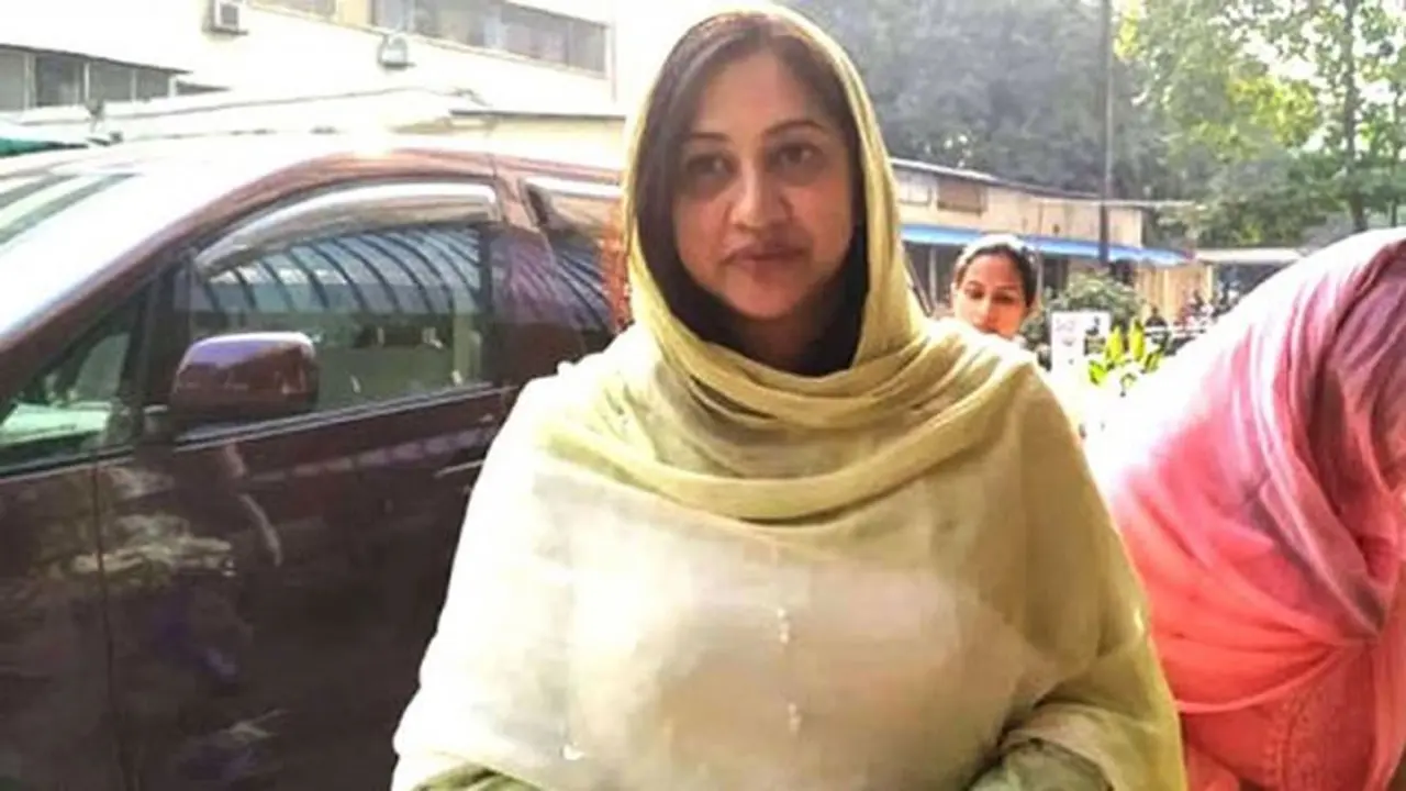 মা অসুস্থ, জরুরি ভিত্তিতে ঢাকায় কোকোর স্ত্রী