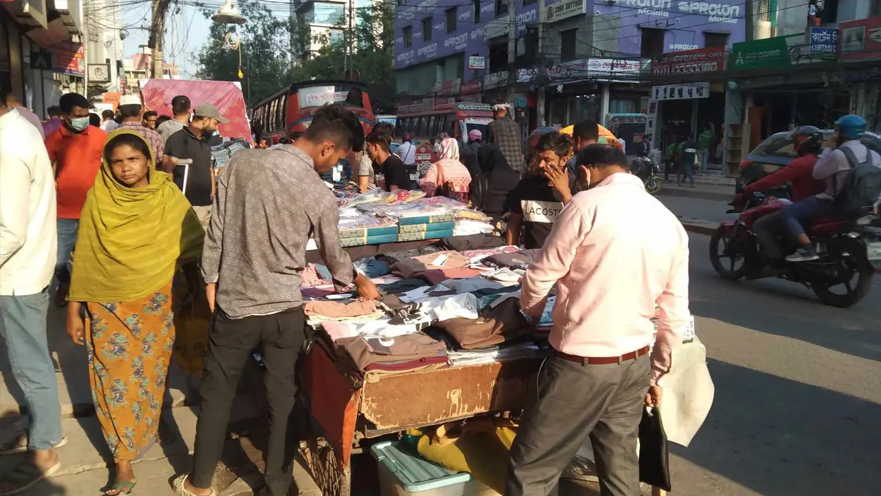 আস্থার ফুটপাতেও ভরসার ছন্দপতন, কাটছাঁটেও মিলছে না হিসাব