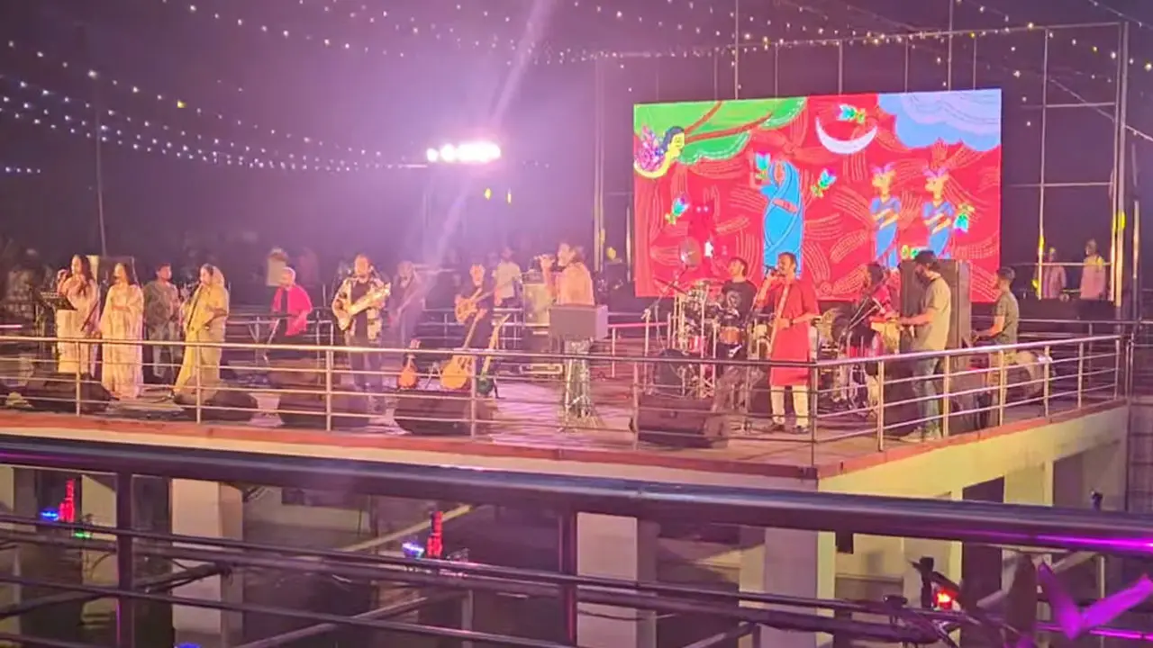 ‘এলো খুশির ঈদ’ গানে মুখরিত শিল্পকলা একাডেমি