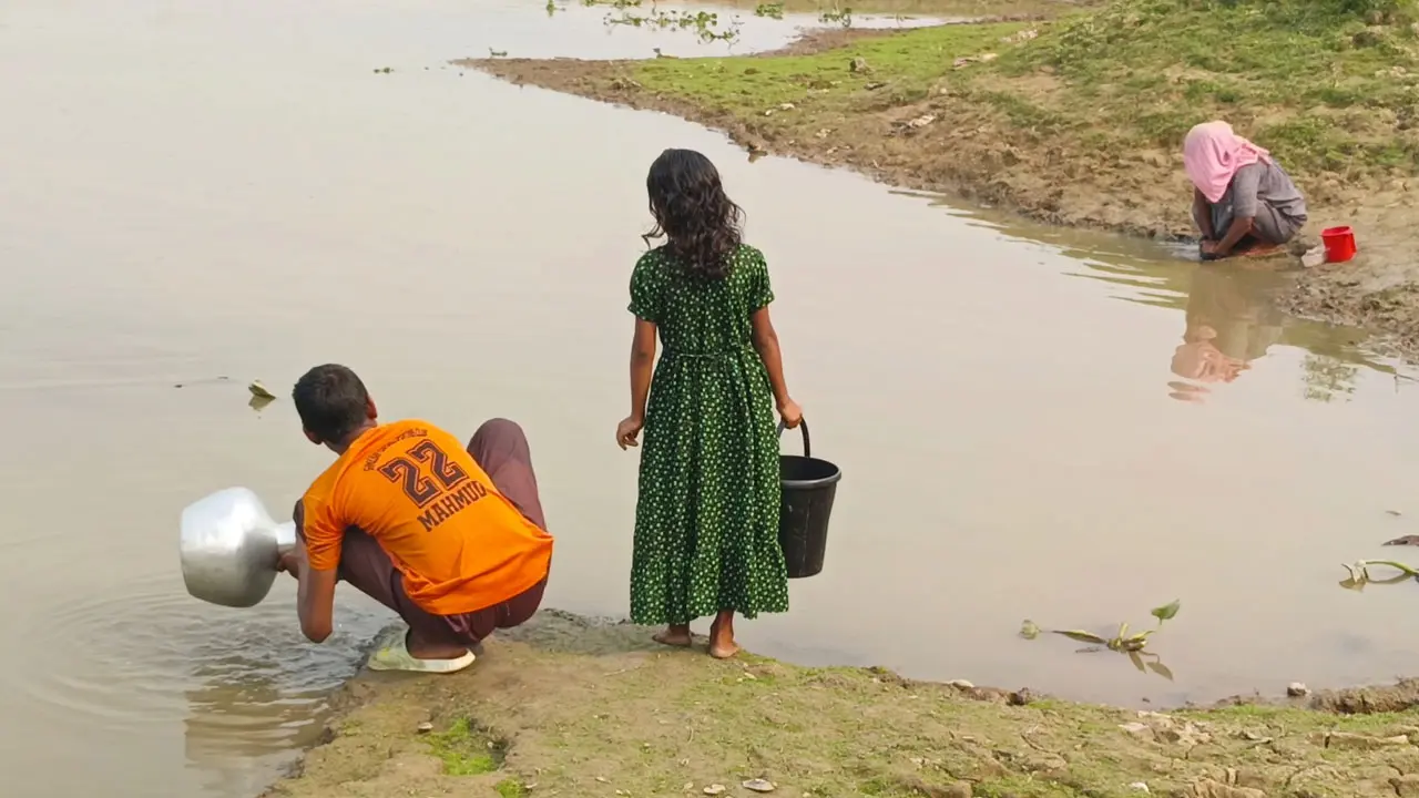 ‘নদীর পানি খেয়েই বেঁচে আছি’