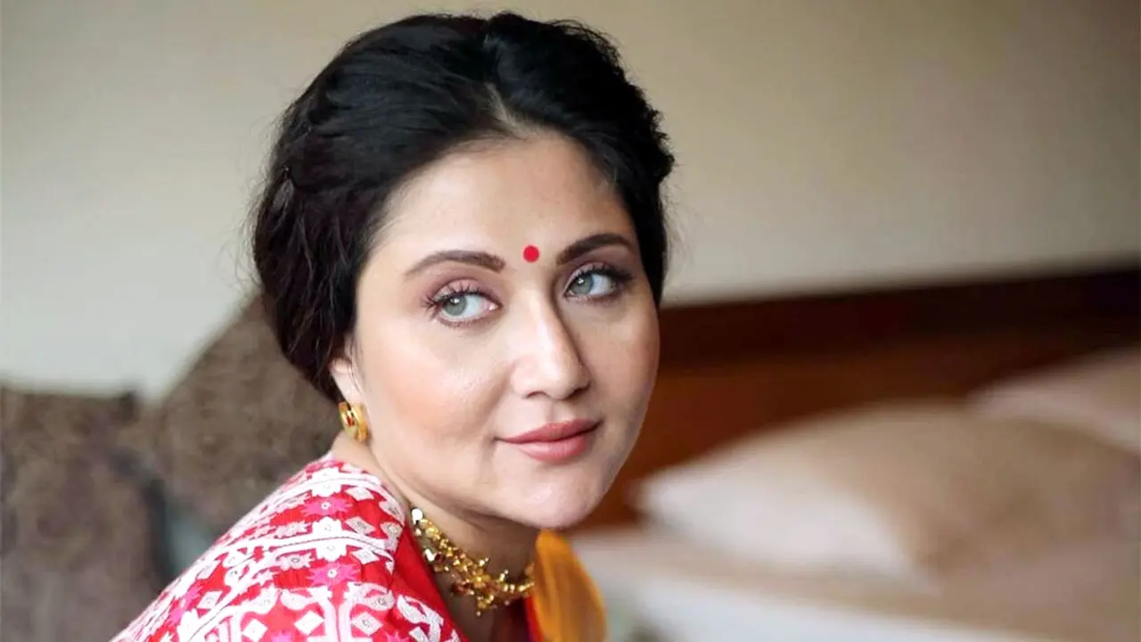 বাংলাদেশ নিয়ে স্বস্তিকাকে ভারতীয়দের কটাক্ষ, দিলেন কড়া জবাব