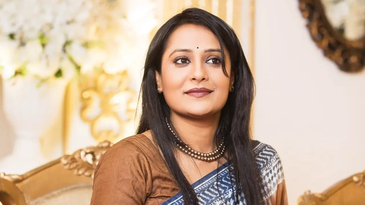 ভুয়া পেজ-আইডি নিয়ে বিড়ম্বনায় অপি করিম