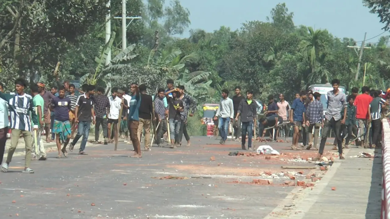 টাঙ্গাইলে দুই গ্রামবাসীর মধ্যে সংঘর্ষ, ৭০ দোকান ভাঙচুর