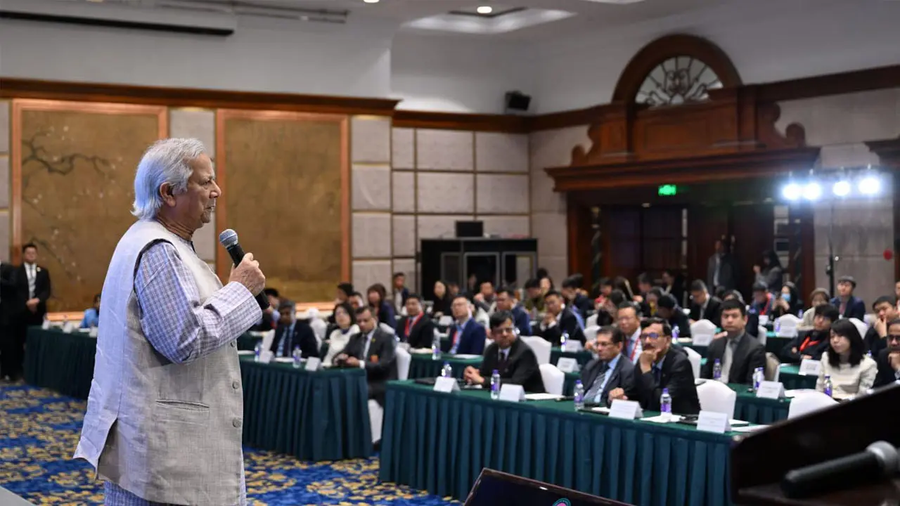চীনা বিনিয়োগকারীদের বাংলাদেশে বিনিয়োগের আহ্বান প্রধান উপদেষ্টার