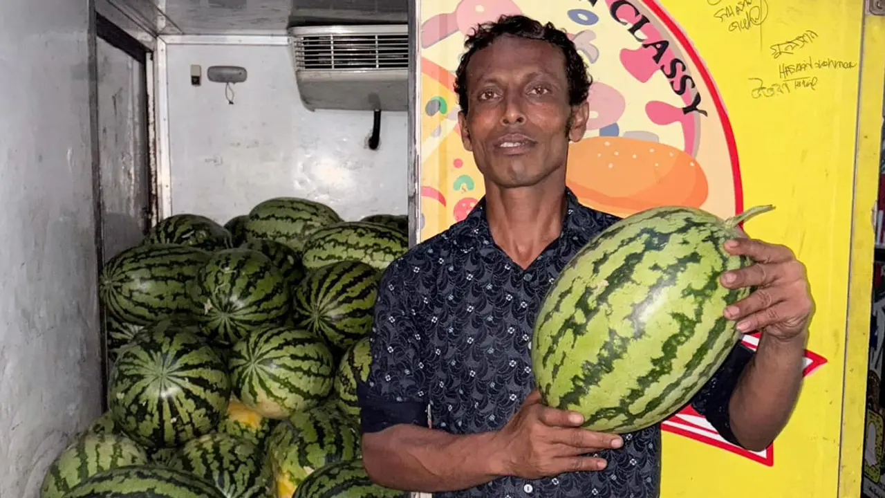 ভাইরাল সেই তরমুজ বিক্রেতাকে ব্যবসা করতে দেওয়ার আহ্বান অভিনেতার