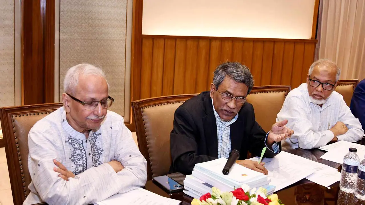 কাঠামোগত রূপান্তর ছাড়া এ দেশকে গণতান্ত্রিক রাষ্ট্র করা সম্ভব নয়