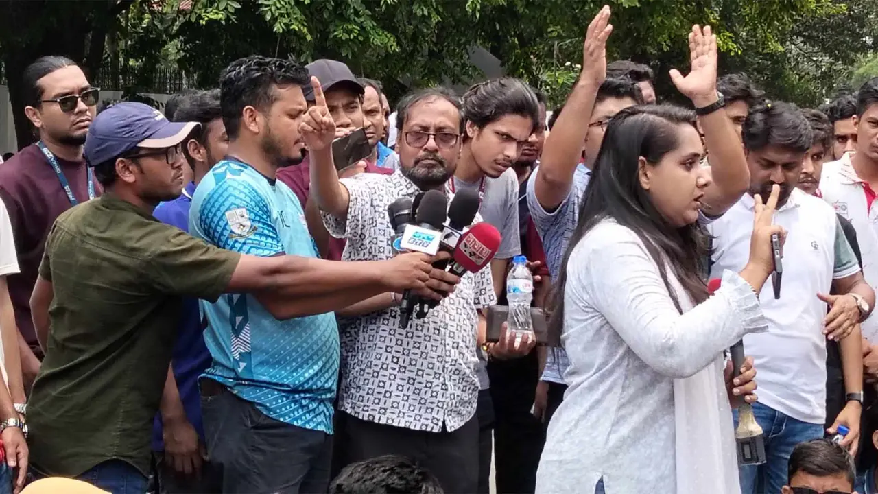 শিক্ষার্থীদের ওপর হামলার ঘটনায় উপদেষ্টার দুঃখ প্রকাশ করা উচিত ছিল