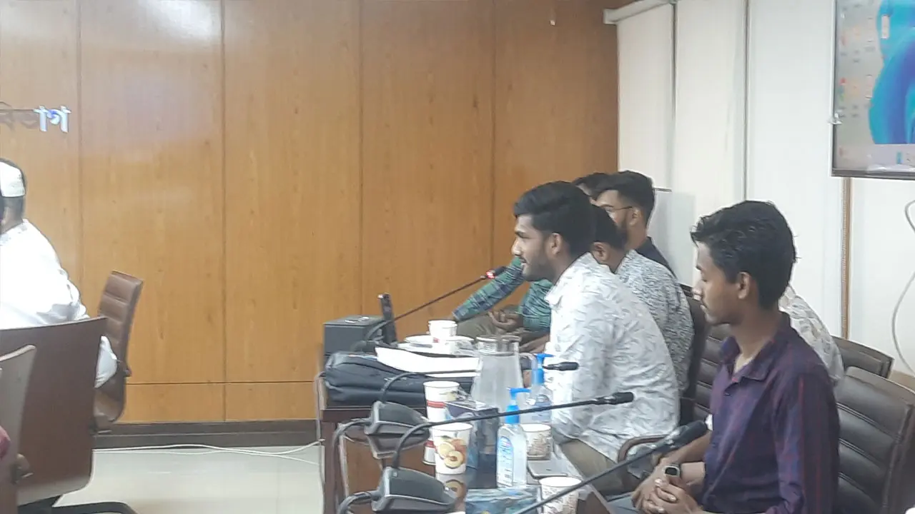 সচিবের আশ্বাসে আন্দোলন বন্ধ করেছেন কারিগরি শিক্ষার্থীরা