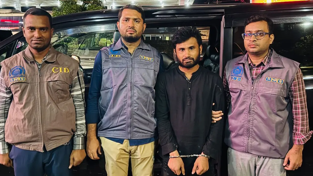ফেসবুকে তান্ত্রিক সাধনের বিজ্ঞাপন দিয়ে প্রতারণা-জিম্মি