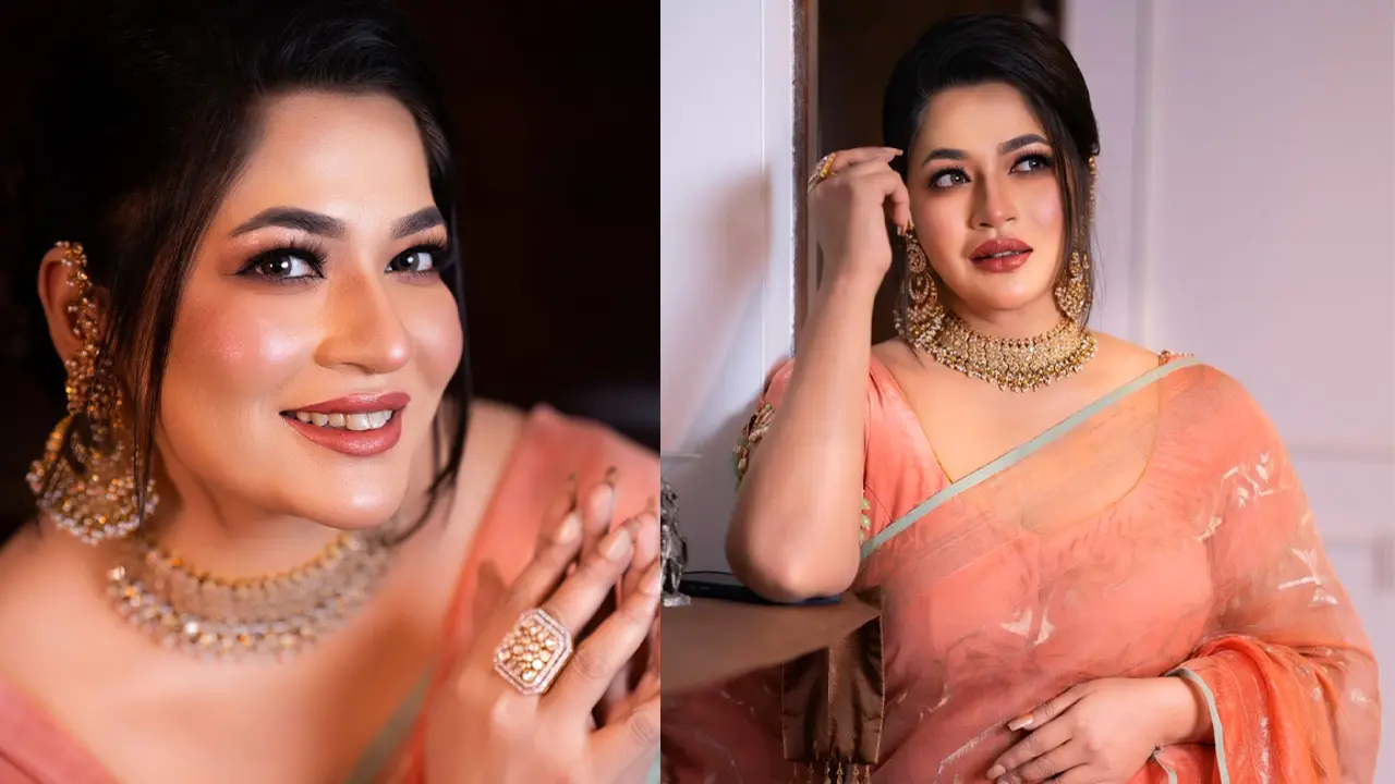 হালকা রঙা শাড়ি, মিষ্টি হাসিতে অপরূপা বাঁধন