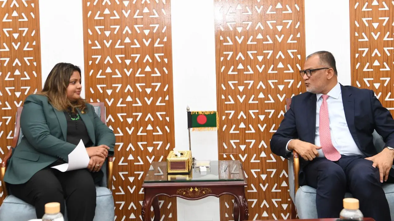 বাণিজ্য উপদেষ্টার সঙ্গে মালদ্বীপের হাইকমিশনারের বৈঠক