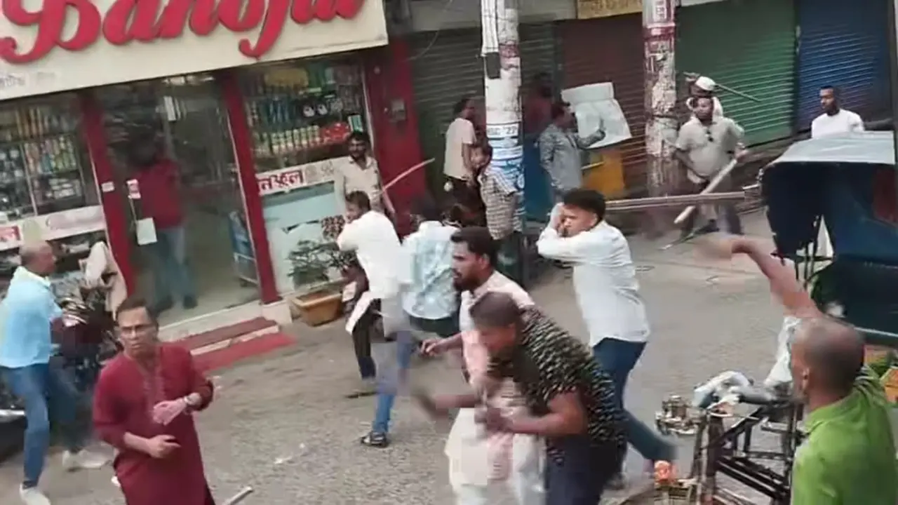 বরিশালে জাতীয় পার্টির মিছিলে হামলা, একজনকে ধরে পুলিশে সোপর্দ