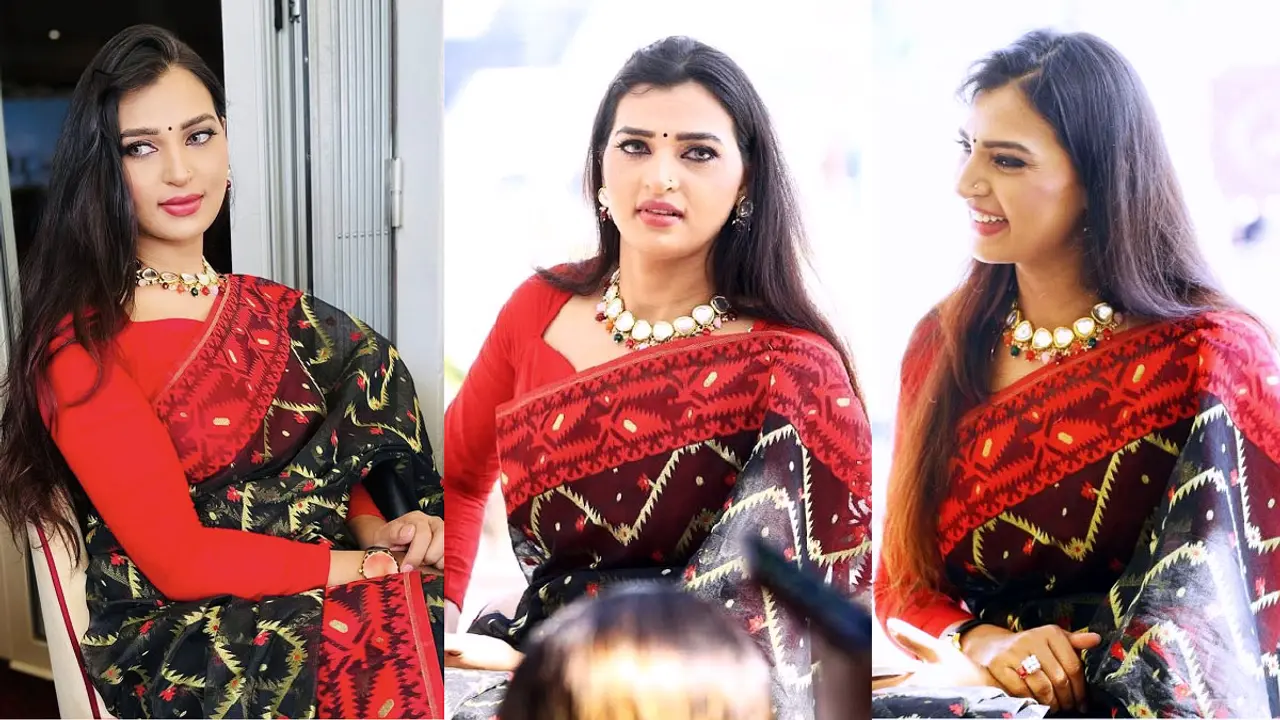 কানে বাঙালি সাজে বর্ষা, বললেন— ভিনদেশিরাও প্রশংসা করেছে