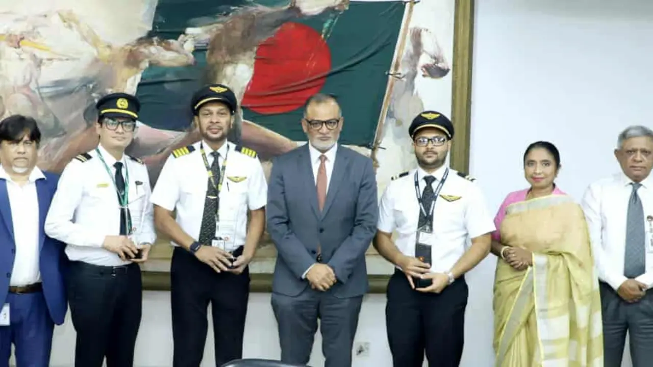 বিমানের সেই ক্যাপ্টেন, ফার্স্ট অফিসার ও কেবিন ক্রুকে সম্মাননা