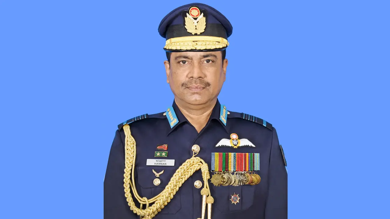 স্ত্রী-ছেলেসহ বিমান বাহিনীর সাবেক প্রধানের ৩৮ ব্যাংক হিসাব জব্দ