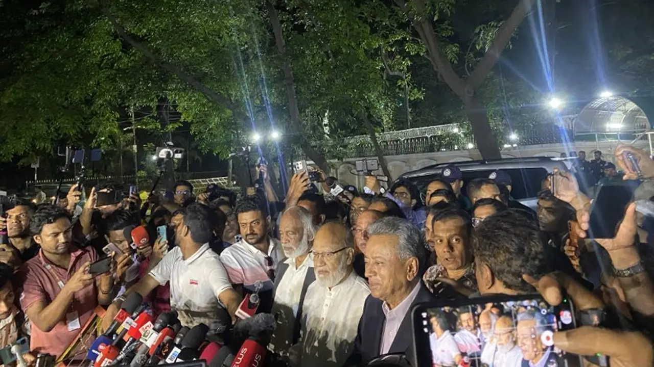 বিতর্কিতদের বাদ দিয়ে উপদেষ্টা পরিষদ পুনর্গঠনের দাবি জানিয়েছে বিএনপি