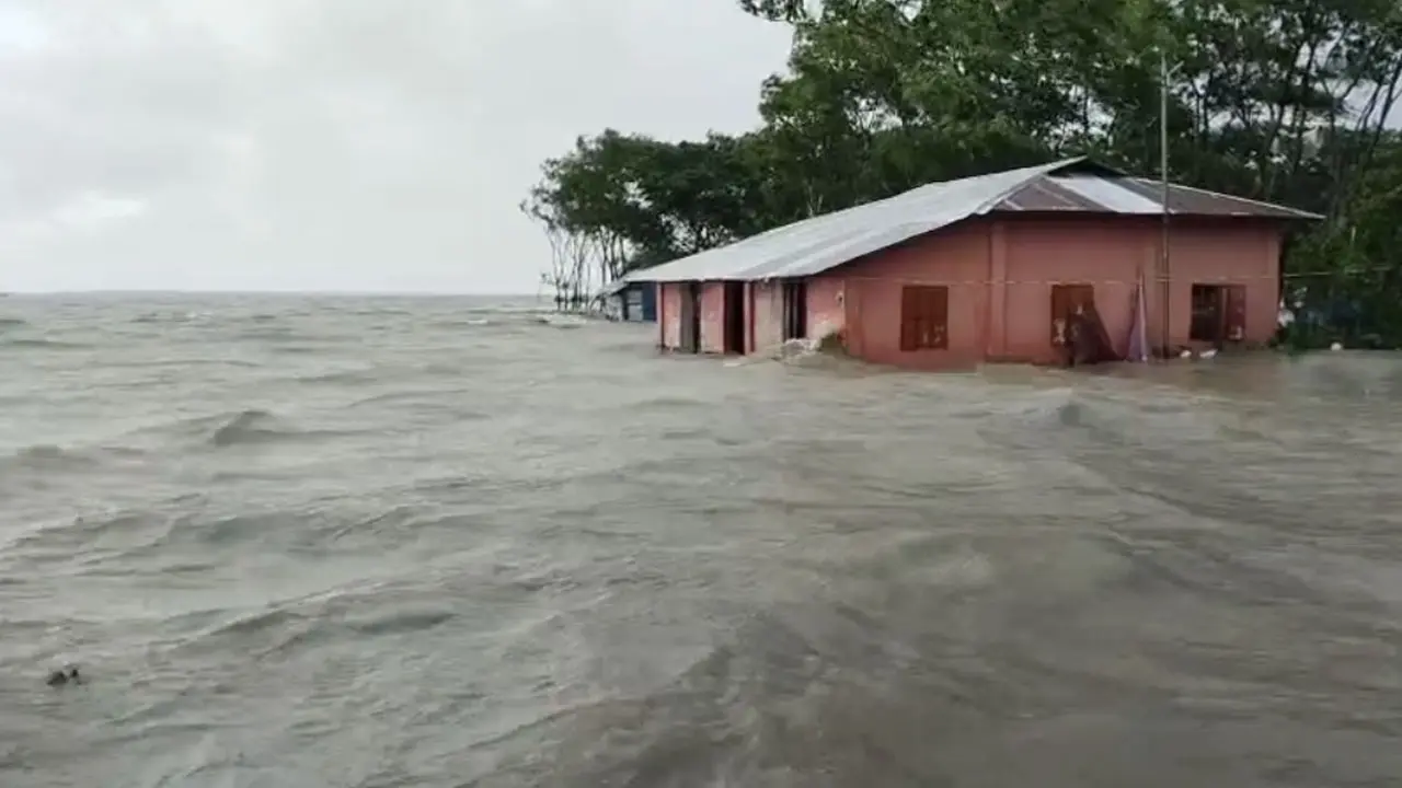 দক্ষিণাঞ্চলের ৭ নদীর পানি বিপৎসীমার ওপরে, নিম্নাঞ্চল প্লাবিত