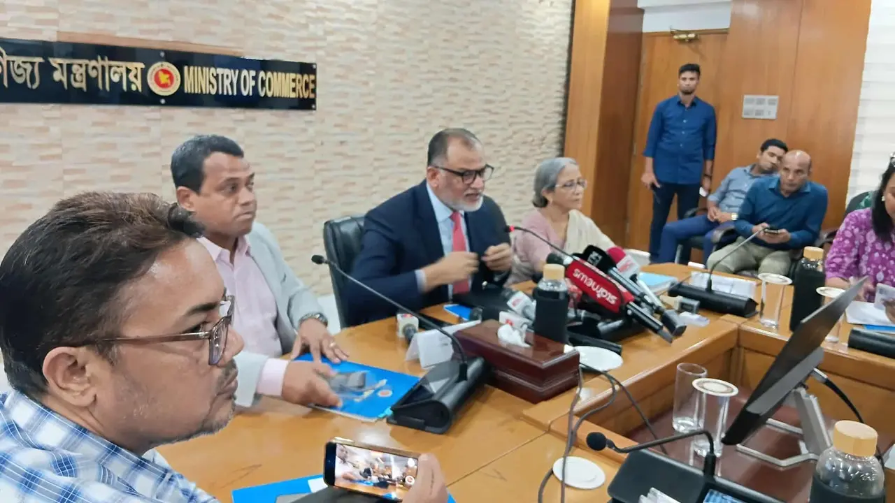 চামড়া সংরক্ষণে মসজিদ-মাদ্রাসায় ৩০ হাজার টন লবণ ফ্রিতে দেবে সরকার