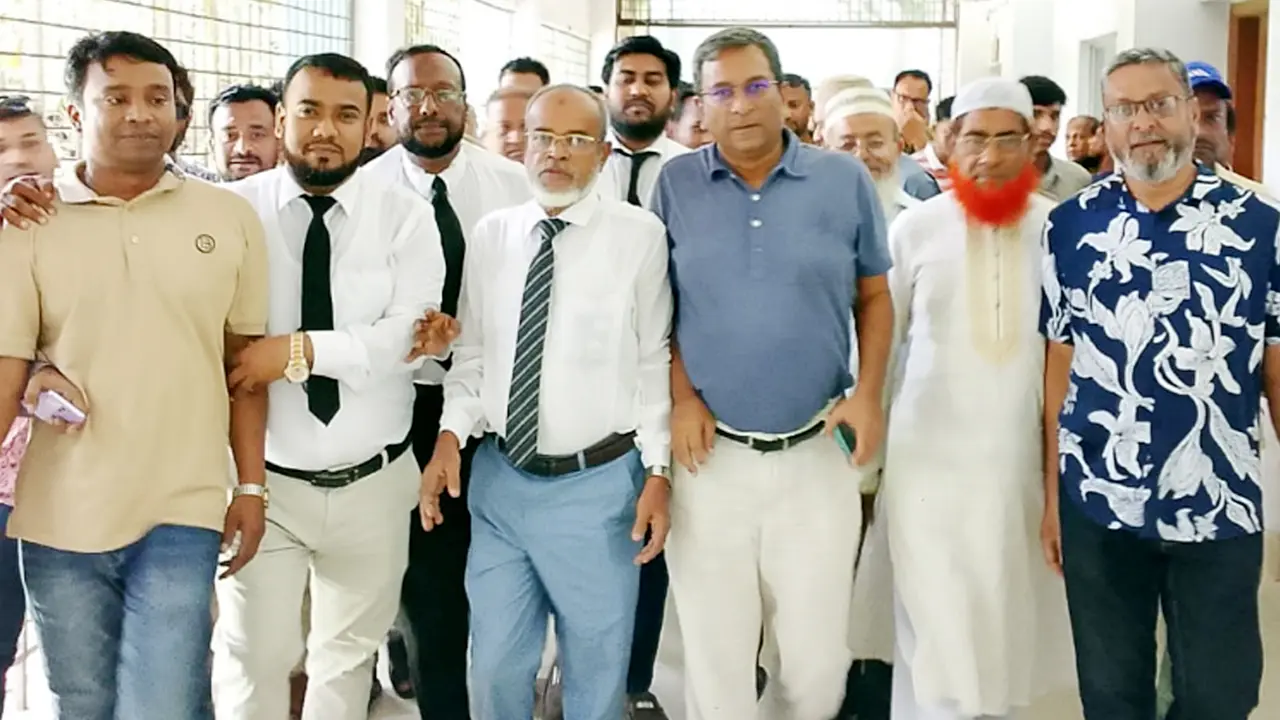 দুই মামলায় অব্যাহতি পেলেন চাঁদপুর জেলা বিএনপির সভাপতিসহ ৬৪ নেতাকর্মী