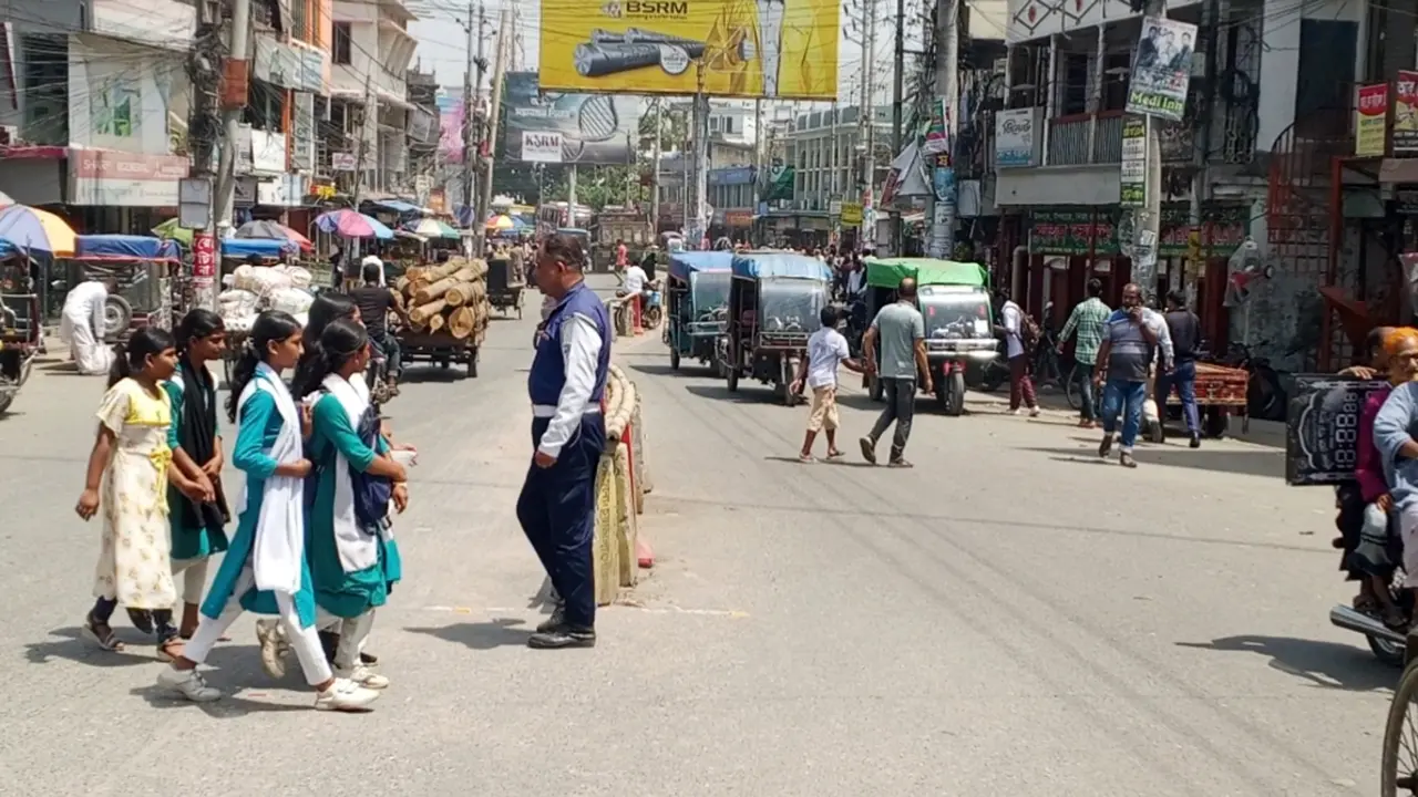 চুয়াডাঙ্গায় তাপমাত্রা ৪০ ডিগ্রি ছুঁই ছুঁই, গরমে অতিষ্ঠ জনজীবন