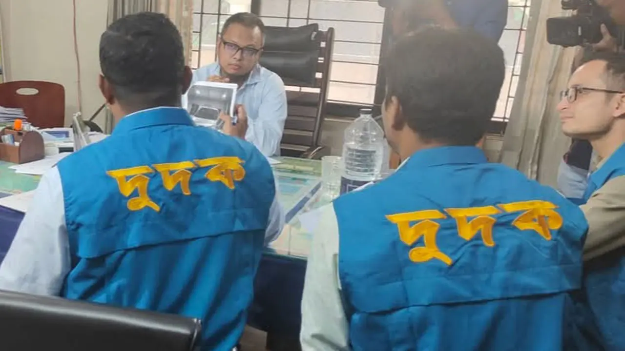 অ্যাম্বুলেন্সকে মাইক্রোবাস বানিয়ে সার্জেন্টের স্ত্রীর দুর্নীতি