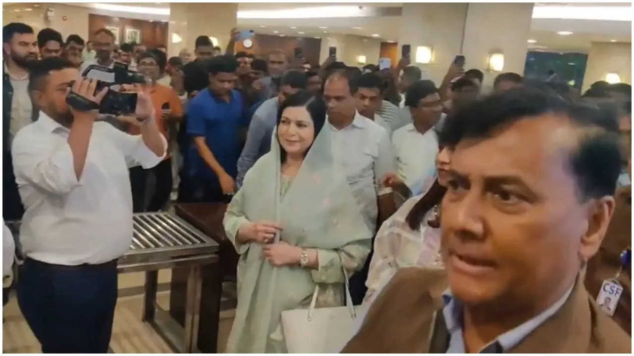 হাসপাতালে মাকে দেখে বাবার বাড়িতে গেলেন ডা. জোবাইদা