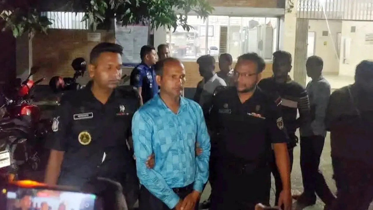 সেনাকল্যাণ সংস্থার ট্রাক আটকে চাঁদা দাবি, এনসিপি নেতা গ্রেপ্তার
