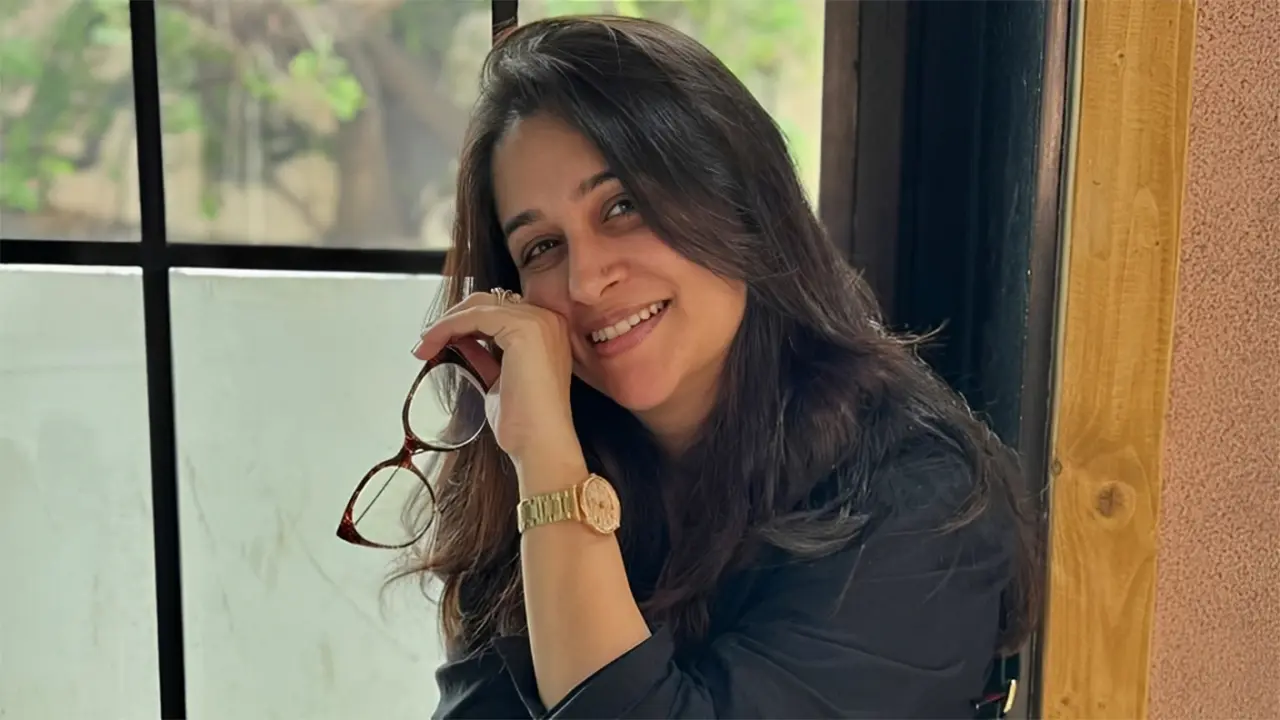 যকৃতে টেনিস বলের চেয়ে বড় টিউমার দীপিকার