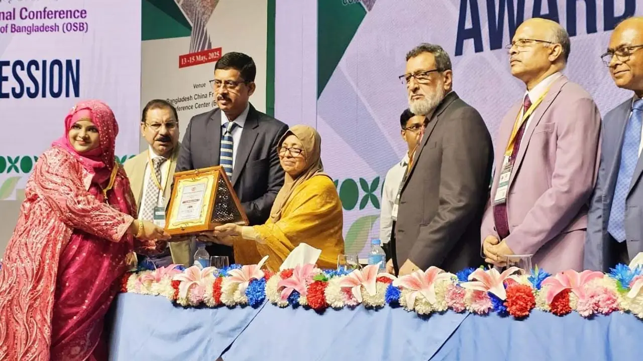 চোখের চিকিৎসায় শ্রেষ্ঠত্বের স্বীকৃতি পেলেন ১৭ চিকিৎসক