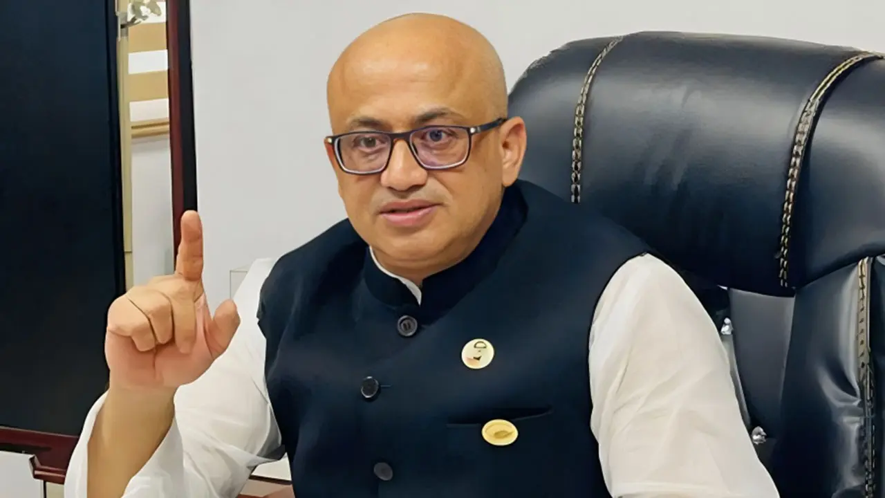 কটূক্তি করায় ডা. মুরাদের বিরুদ্ধে সমন জারি