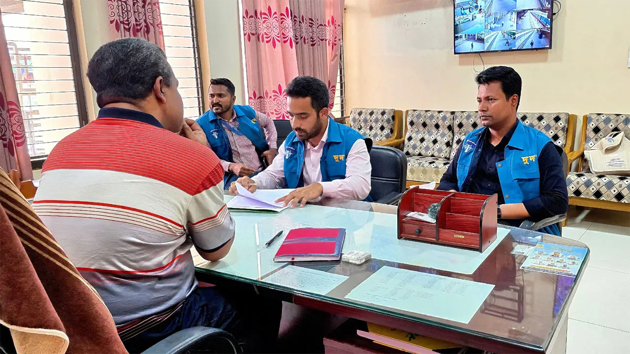 চট্টগ্রাম রেলস্টেশনে দুদকে অভিযান, প্রমাণ মিলল অনিয়মের
