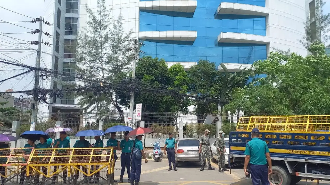 এনসিপির বিক্ষোভের ডাক, ইসিতে নিরাপত্তা জোরদার