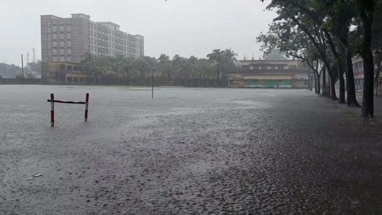 ঝালকাঠিতে প্লাবিত কৃষিজমি ও নিম্নাঞ্চল, শহরে জলাবদ্ধতা